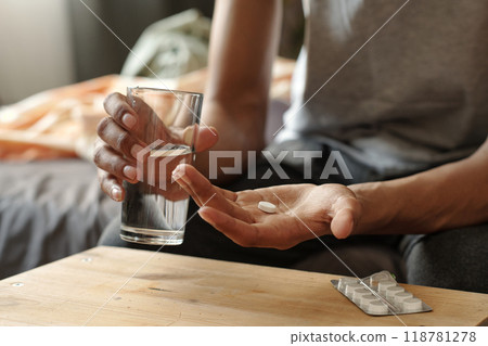 Glass of water and effervescent pill Glass of water and effervescent pill 118781278