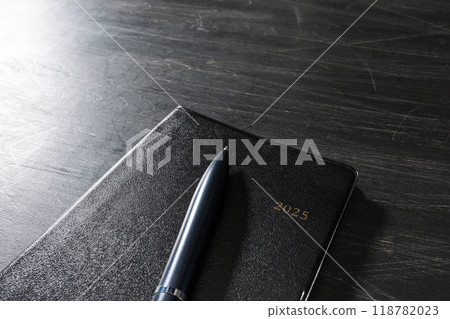 筆和筆記本 2025 118782023