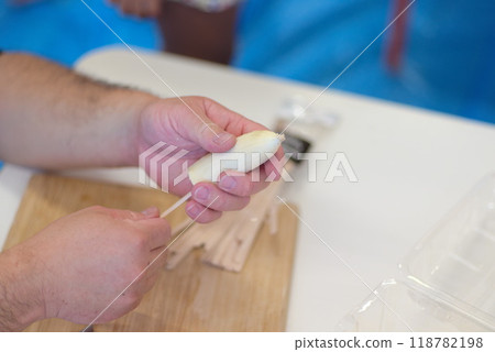 在活動中製作巧克力香蕉 在活動中製作巧克力香蕉 118782198
