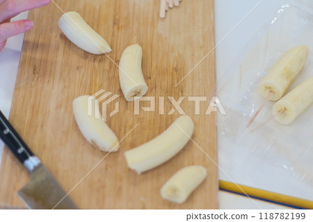 Making chocolate bananas at the event Making chocolate bananas at the event 118782199