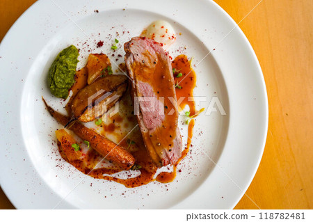 烤鴨和蔬菜 118782481