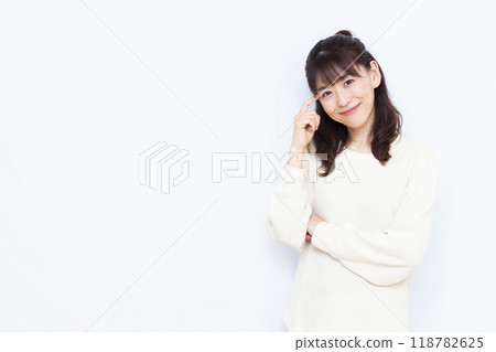 微笑著思考的女人 118782625