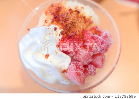 Parfait with strawberries and baked pudding Parfait with strawberries and baked pudding 118782699