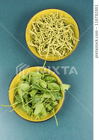 Pasta with spinach. 118782801