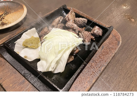Charcoal grilling of Miyazaki chicken 118784273