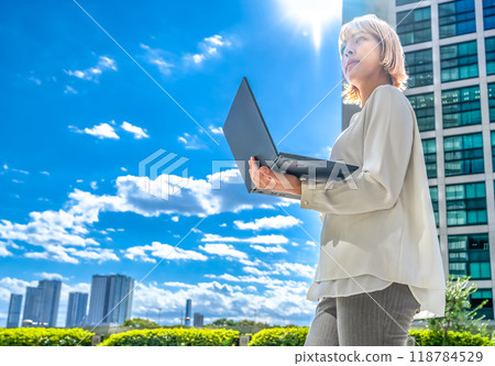金髮自由工作者女人 金髮自由工作者女人 118784529