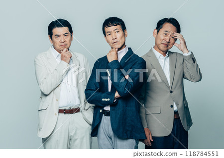 Middle man 118784551