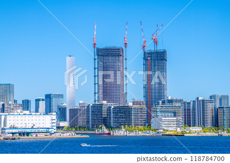 日本東京城市景觀,俯瞰東京晴海的塔樓公寓等 日本東京城市景觀,俯瞰東京晴海的塔樓公寓等 118784700
