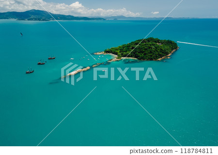 Island Ilha do Frances with boats and ocean in Florianopolis, Brazil. Drone view 118784811