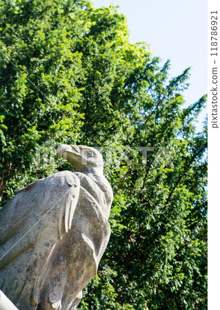 Vulture stone sculpture on the wall of Cardiff Castle in Cardiff, the capital of Wales Vulture stone sculpture on the wall of Cardiff Castle in Cardiff, the capital of Wales 118786921