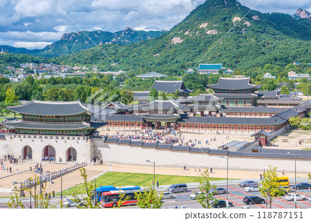 Aerial panoramic of Gyeongbokgung palace and the Blue House , Seoul, South Korea 118787151