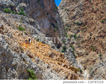 Steep, rocky road (Crete, Greece) 118787229