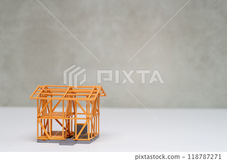 正在興建中的木屋的縮影 正在興建中的木屋的縮影 118787271