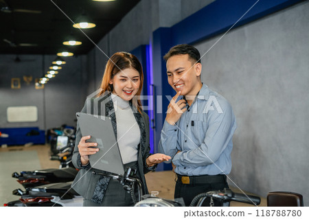 female seller presenting manager using tablet female seller presenting manager using tablet 118788780