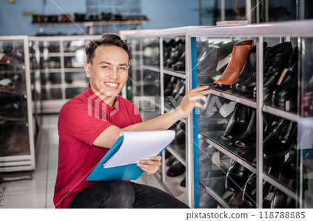 professional employee pointing leather shoes and holding clipboard 118788885