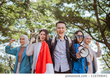 male student leading celebration indonesian independence day male student leading celebration indonesian independence day 118789041