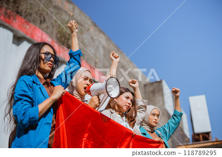 powerful women giving speech on indonesian independence day 118789295