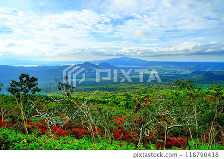 Panorama of Mount Iou and Lake Kussharo seen from Lake Mashu No. 1 Observation Deck 118790418