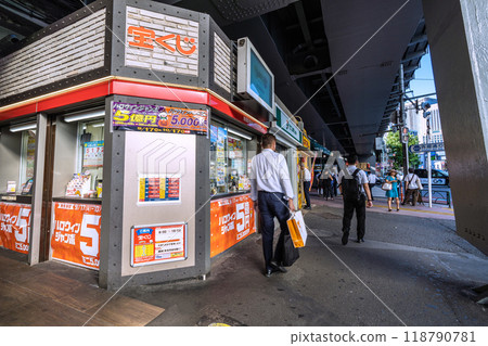 Tokyo cityscape in Japan, including a lottery ticket booth next to the Ginza exit of Shinbashi Station (Chance Center, Ginza Exit of Shinbashi Station) 118790781