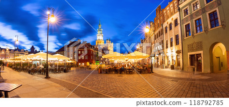 Panoramic Evening View of Poznan Old Town Square with Illuminated Buildings Panoramic Evening View of Poznan Old Town Square with Illuminated Buildings 118792785