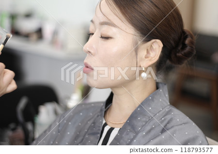Concept of a beautiful Korean woman in her 30s getting her makeup done by a makeup artist, face before makeup Concept of a beautiful Korean woman in her 30s getting her makeup done by a makeup artist, face before makeup 118793577