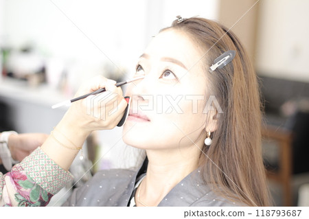 Concept of a beautiful Korean woman in her 30s getting her makeup done by a makeup artist, face before makeup Concept of a beautiful Korean woman in her 30s getting her makeup done by a makeup artist, face before makeup 118793687