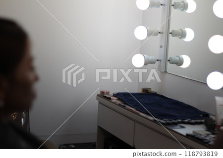 Concept of a beautiful Korean woman in her 30s getting her makeup done by a makeup artist, face before makeup Concept of a beautiful Korean woman in her 30s getting her makeup done by a makeup artist, face before makeup 118793819