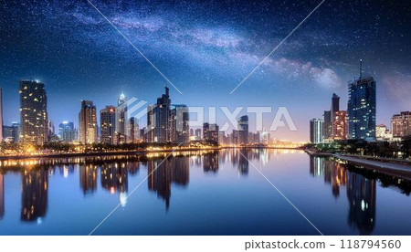 城市夜景倒映在水面上 城市夜景倒映在水面上 118794560