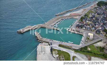 View of Iyuzen fishing port near the mouth of the Kurobe River on the right bank 118794747