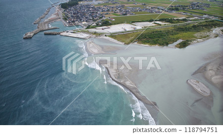 View of Iyuzen fishing port near the mouth of the Kurobe River on the right bank View of Iyuzen fishing port near the mouth of the Kurobe River on the right bank 118794751