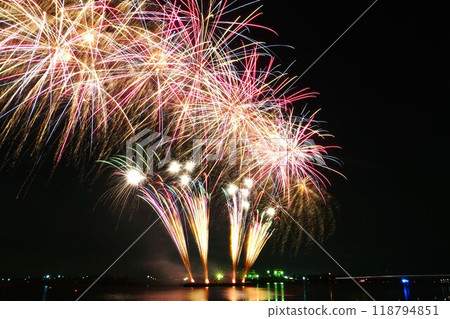 Scenes from the Suigo Itako Fireworks Festival, illuminating the autumn night sky 118794851