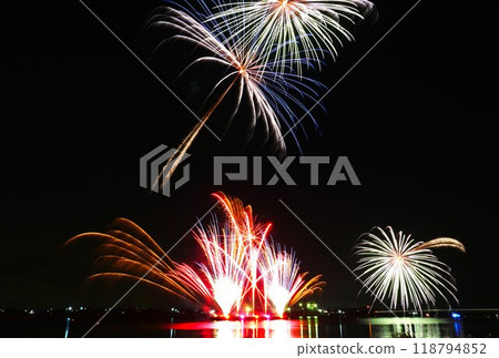 Scenes from the Suigo Itako Fireworks Festival, illuminating the autumn night sky 118794852