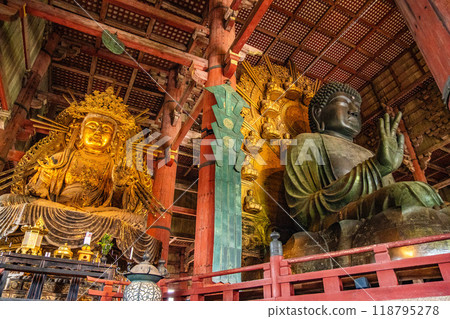 Todai-ji temple in Nara, japan 118795278