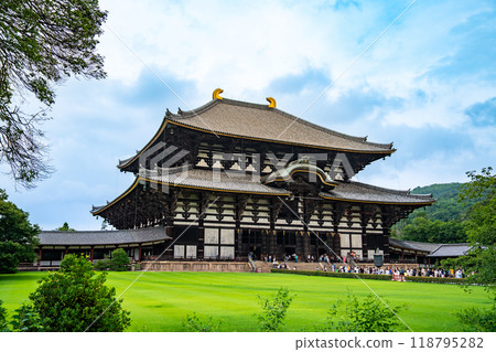 Todai-ji temple in Nara, japan 118795282