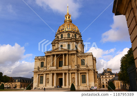 Les Invalides (one of the components of the World Heritage site "Banks of the Seine in Paris") Les Invalides (one of the components of the World Heritage site "Banks of the Seine in Paris") 118795389