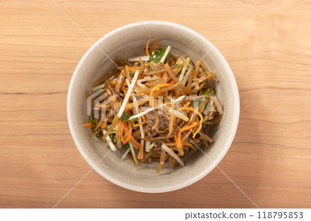 Kinpira burdock and mizuna salad (with beef) Kinpira burdock and mizuna salad (with beef) 118795853