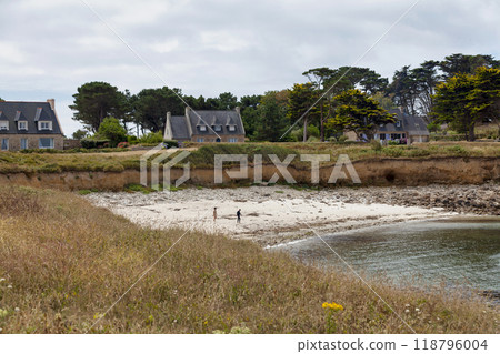 Le Verlen beach in Landunvez Le Verlen beach in Landunvez 118796004