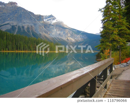 Emerald Lake and mountains in Canada seen from the bridge Emerald Lake and mountains in Canada seen from the bridge 118796066