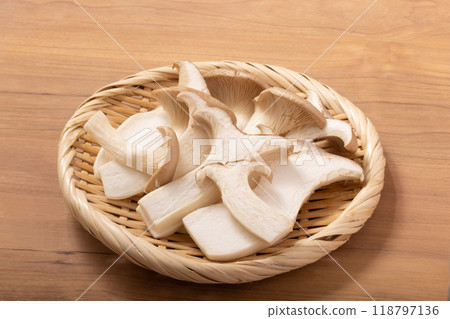 Sliced king oyster mushrooms Sliced king oyster mushrooms 118797136