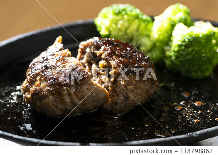 Hot, freshly grilled beef hamburger on a hot plate Hot, freshly grilled beef hamburger on a hot plate 118798862