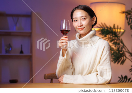 Female wine 118800078