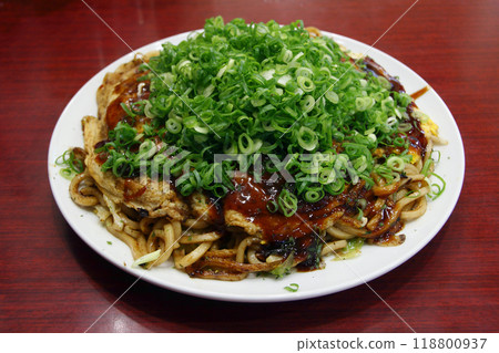 Hiroshima-style okonomiyaki/Hiroshima-yaki 118800937