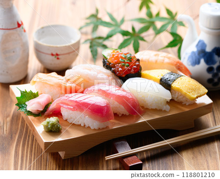 壽司木屐上的什錦握壽司 118801210