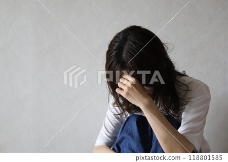Woman looking down, depression 118801585