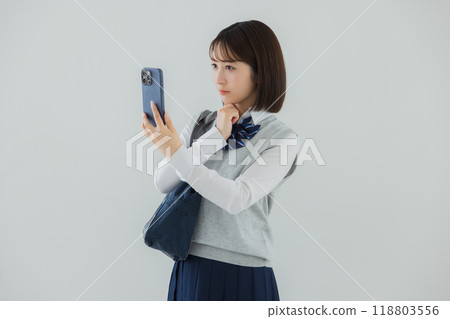 智能手機的高中女孩 智能手機的高中女孩 118803556