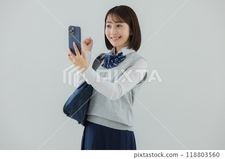 High school girl with a smartphone 118803560