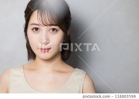 A young woman feels her skin become more moisturized 118803599