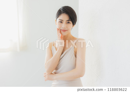 Beauty image of a woman with short hair 118803622