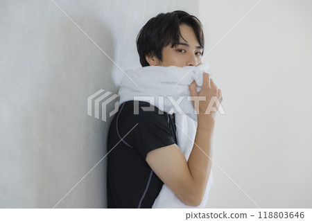 Man wearing sportswear 118803646