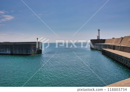 初夏的富山縣入禪町入禪漁港 118803734